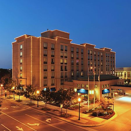 Hilton Garden Inn Virginia Beach Town Center Exterior photo